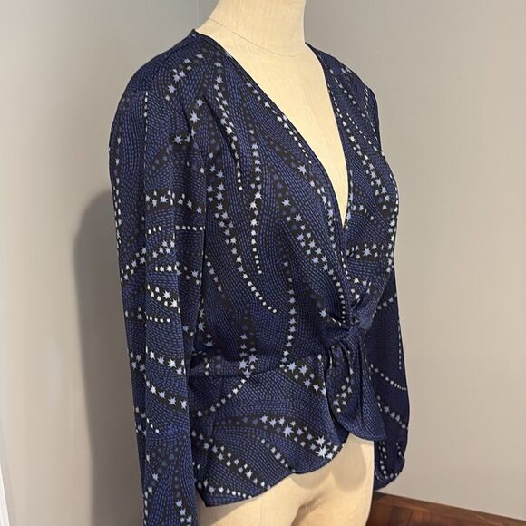 BCBGENERATION Long-Sleeve Twist-Front Peplum Top Size M - Picture 2 of 13